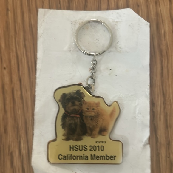 HSUS 2010 California Member Keychain - Picture 1 of 5